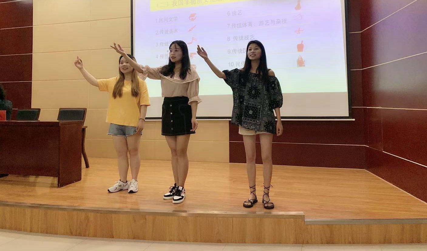 信阳市政协提案委员会主任张冬梅来我校讲学-信阳学院-地方民俗文化