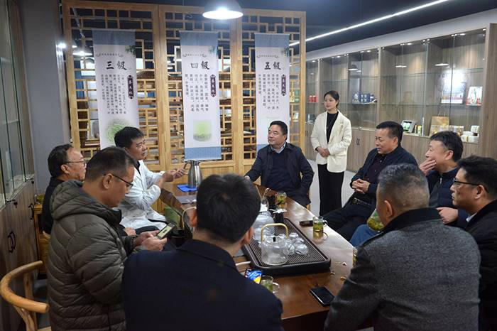 说明: http://www.xyu.edu.cn/__local/4/78/64/7FD063C59255BF4DF9DE939D2BF_0D3279C8_AA522.jpg