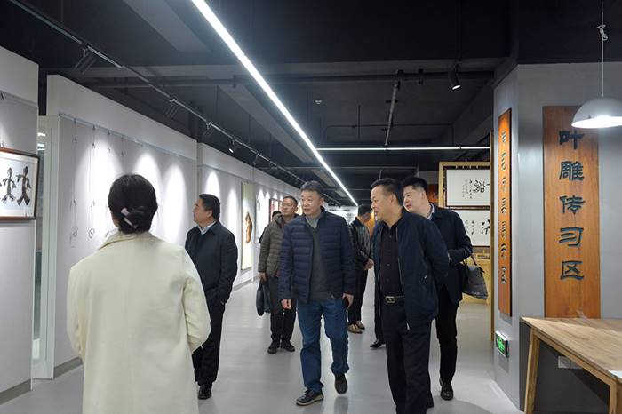 说明: http://www.xyu.edu.cn/__local/F/CE/D2/2CF2E8B777CF1A5CA8B6D31603A_7A17C734_8628A.jpg