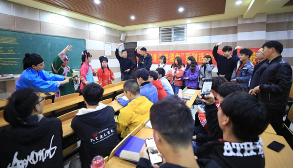 说明: http://www.xyu.edu.cn/uploads/allimg/190505/18-1Z5051P103.jpg